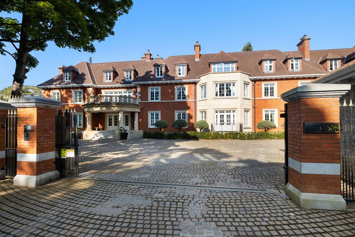 11 Hollybrook, Brighton Road, Foxrock, Dublin 18