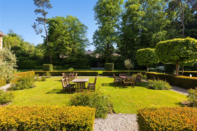 11 Hollybrook, Brighton Road, Foxrock, Dublin 18