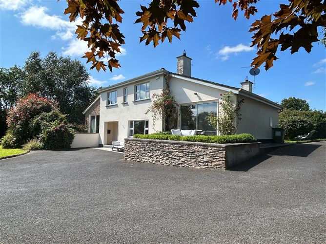 'Crofton' Garrynatineel, Ballina, Tipperary