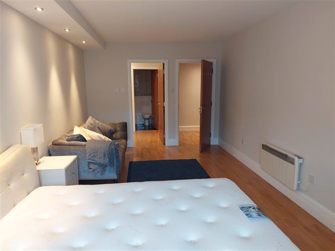 21 Adelaide Square, Whitefriar Street, Dublin 8, South City Centre, Dublin 8