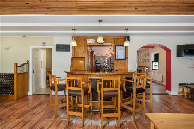 The Shannon Bar, Tarmonbarry, Co. Roscommon