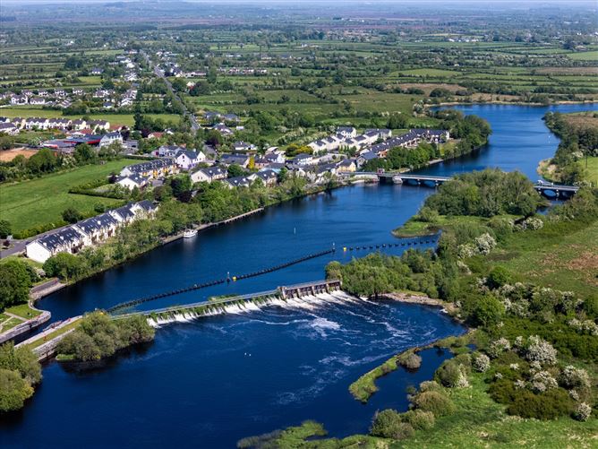 The Shannon Bar, Tarmonbarry, Co. Roscommon