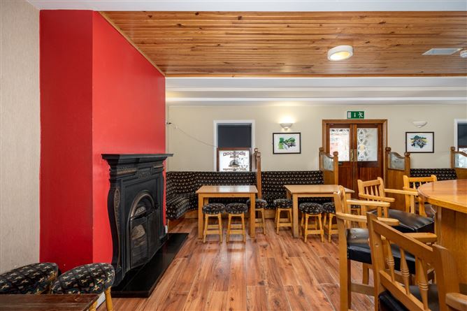The Shannon Bar, Tarmonbarry, Co. Roscommon