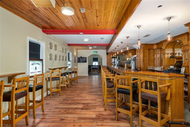 The Shannon Bar, Tarmonbarry, Co. Roscommon