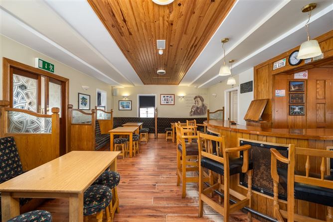 The Shannon Bar, Tarmonbarry, Co. Roscommon
