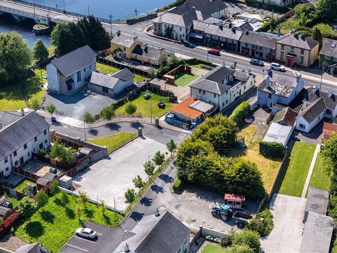 The Shannon Bar, Tarmonbarry, Co. Roscommon