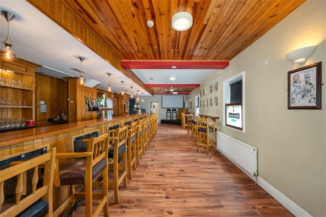 The Shannon Bar, Tarmonbarry, Co. Roscommon