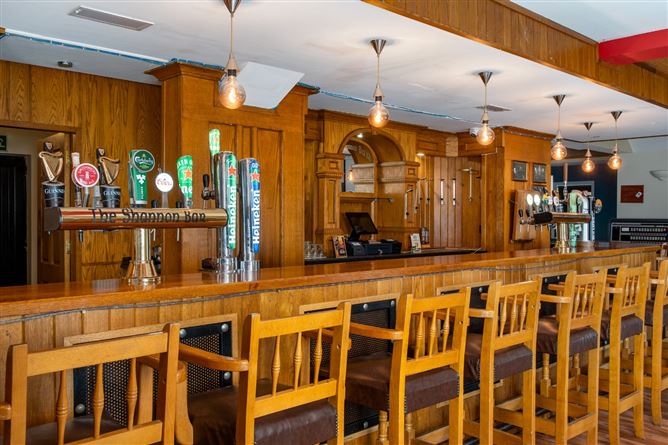 The Shannon Bar, Tarmonbarry, Co. Roscommon