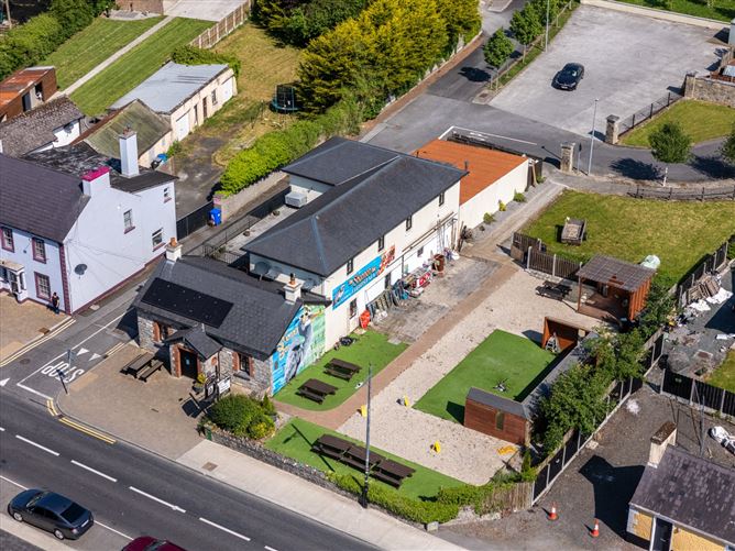 The Shannon Bar, Tarmonbarry, Co. Roscommon