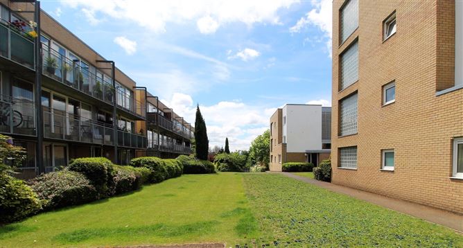 87 Griffith Hall, Drumcondra, Dublin 9