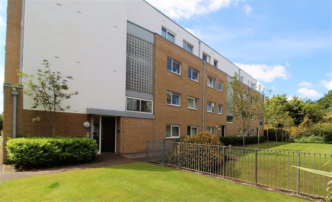 87 Griffith Hall, Drumcondra, Dublin 9