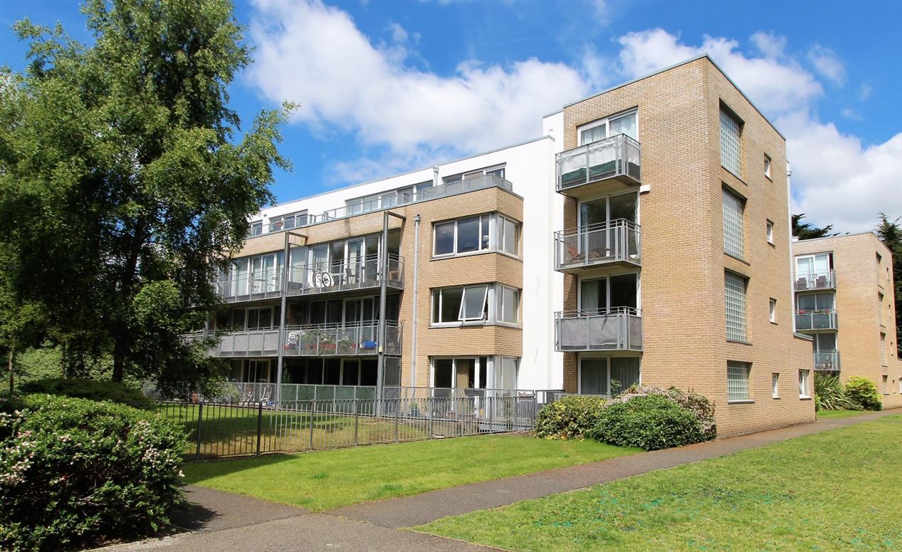 87 Griffith Hall, Drumcondra, Dublin 9