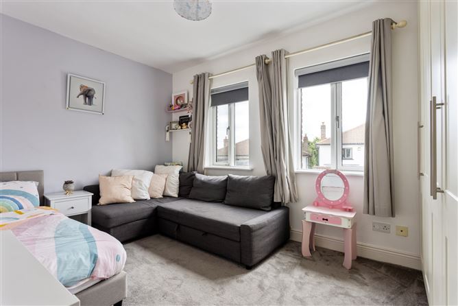6 The Courtyard, Foxrock Park, Dublin 18