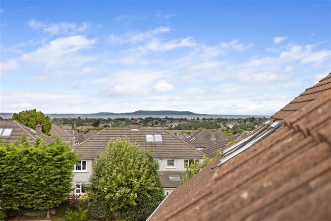 6 The Courtyard, Foxrock Park, Dublin 18