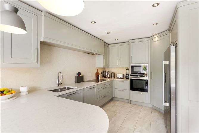 6 The Courtyard, Foxrock Park, Dublin 18