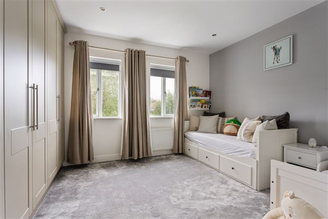 6 The Courtyard, Foxrock Park, Dublin 18