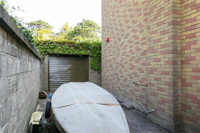 8 Vesey Park, Lucan, Co. Dublin