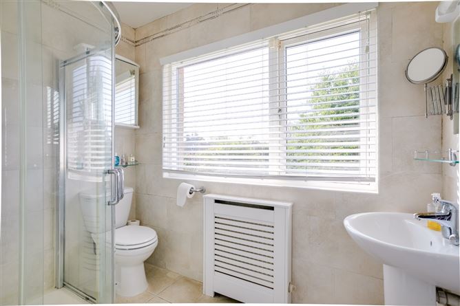 8 Vesey Park, Lucan, Co. Dublin