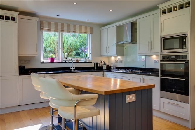 8 Vesey Park, Lucan, Co. Dublin