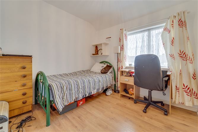 94 Mountain View Park , Rathfarnham,   Dublin 14