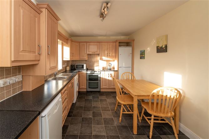 8 Pembroke Close East, Passage West, Cork