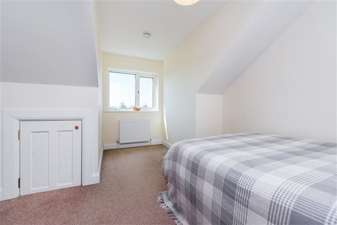 https://photos-a.propertyimages.ie/media/6/2/8/4925826/66df50b8-0956-4513-b07c-8f982b0ac358_l.jpg