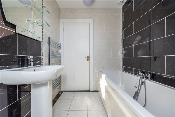 https://photos-a.propertyimages.ie/media/6/2/8/4925826/66df50b8-0956-4513-b07c-8f982b0ac358_l.jpg