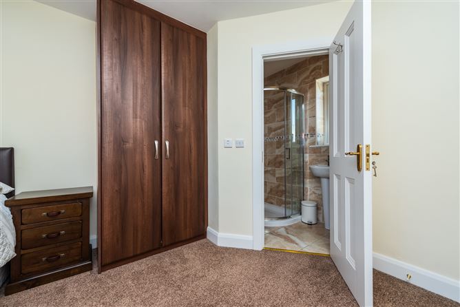 https://photos-a.propertyimages.ie/media/6/2/8/4925826/66df50b8-0956-4513-b07c-8f982b0ac358_l.jpg