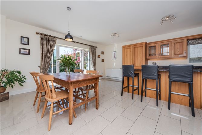https://photos-a.propertyimages.ie/media/6/2/8/4925826/66df50b8-0956-4513-b07c-8f982b0ac358_l.jpg