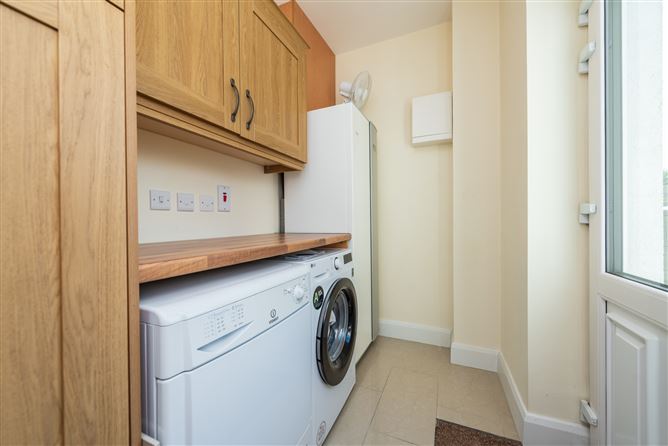 https://photos-a.propertyimages.ie/media/6/2/8/4925826/66df50b8-0956-4513-b07c-8f982b0ac358_l.jpg