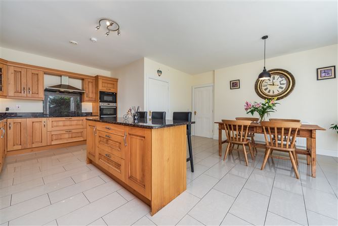 https://photos-a.propertyimages.ie/media/6/2/8/4925826/66df50b8-0956-4513-b07c-8f982b0ac358_l.jpg