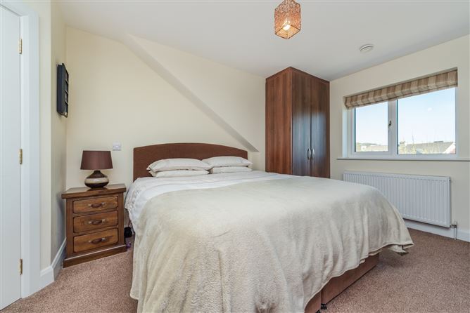 https://photos-a.propertyimages.ie/media/6/2/8/4925826/66df50b8-0956-4513-b07c-8f982b0ac358_l.jpg