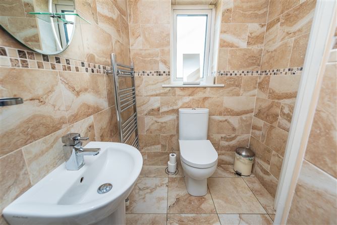 https://photos-a.propertyimages.ie/media/6/2/8/4925826/66df50b8-0956-4513-b07c-8f982b0ac358_l.jpg