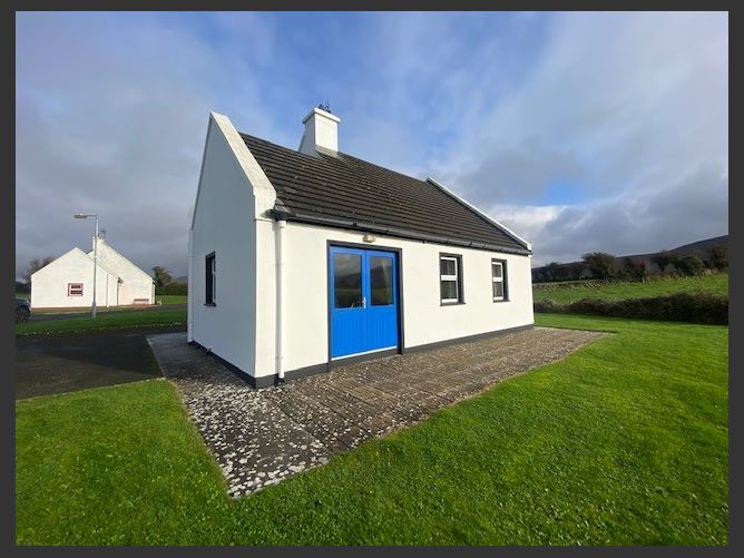 Main image for 6 Cois Cuaine, Bellharbour, Clare
