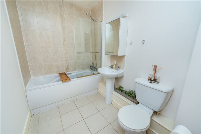 https://photos-a.propertyimages.ie/media/6/2/9/4948926/08b55a61-ff2f-4b97-9f7e-891716b895da_l.jpg