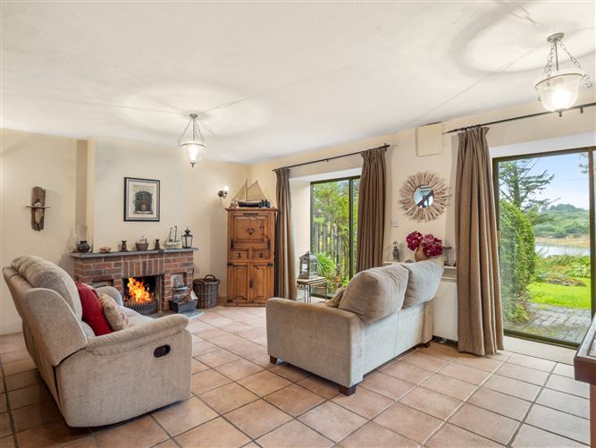 3 Ross Cottages, Ross, Moyard, Connemara, Co.Galway