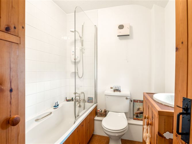 3 Ross Cottages, Ross, Moyard, Connemara, Co.Galway