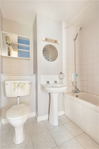 Apt 25 The Waterside, Charlotte Quay, Grand Canal Dk, Dublin 4