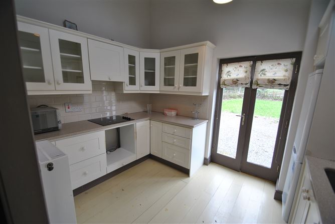 https://photos-a.propertyimages.ie/media/6/3/3/4913336/b649ec70-abdc-4dda-9ba3-b9555da84ce3_l.jpg