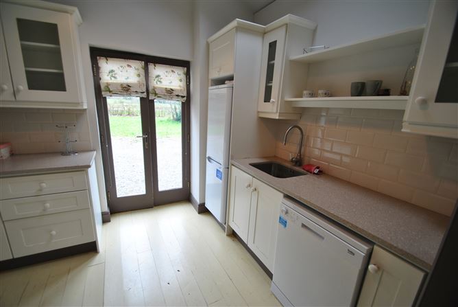 https://photos-a.propertyimages.ie/media/6/3/3/4913336/b649ec70-abdc-4dda-9ba3-b9555da84ce3_l.jpg