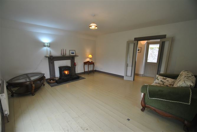 https://photos-a.propertyimages.ie/media/6/3/3/4913336/b649ec70-abdc-4dda-9ba3-b9555da84ce3_l.jpg