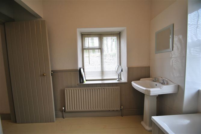 https://photos-a.propertyimages.ie/media/6/3/3/4913336/b649ec70-abdc-4dda-9ba3-b9555da84ce3_l.jpg