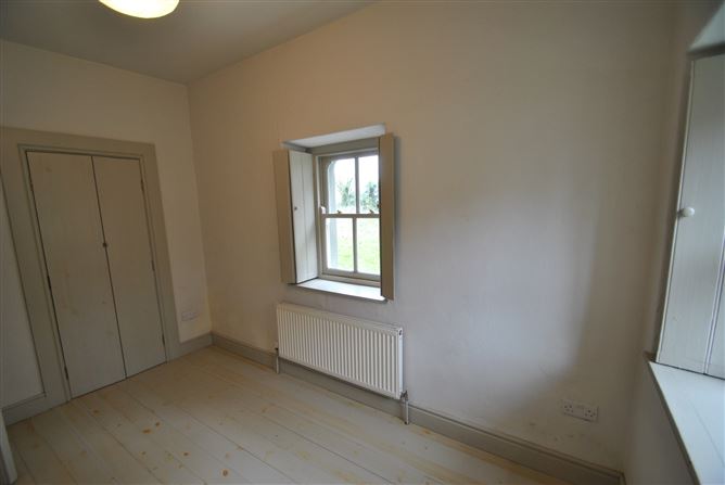 https://photos-a.propertyimages.ie/media/6/3/3/4913336/b649ec70-abdc-4dda-9ba3-b9555da84ce3_l.jpg