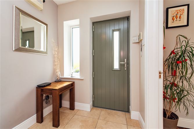 https://photos-a.propertyimages.ie/media/6/3/3/4935336/9cd4dd47-2810-4345-beac-4263e8ce3e08_l.jpg