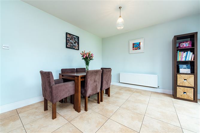 https://photos-a.propertyimages.ie/media/6/3/3/4935336/9cd4dd47-2810-4345-beac-4263e8ce3e08_l.jpg