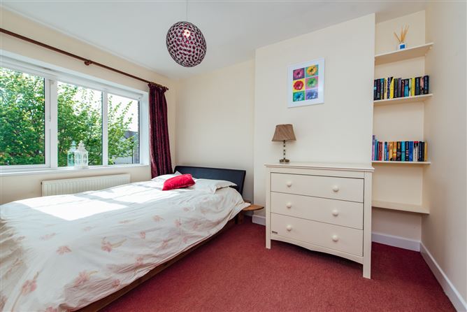 https://photos-a.propertyimages.ie/media/6/3/3/4935336/9cd4dd47-2810-4345-beac-4263e8ce3e08_l.jpg