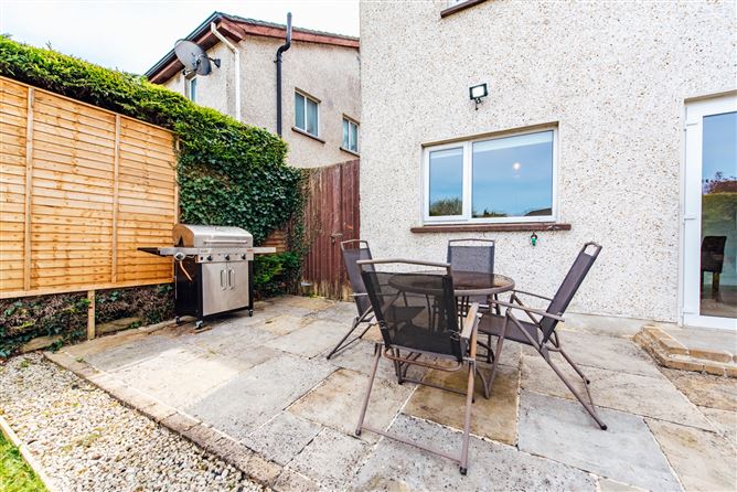 https://photos-a.propertyimages.ie/media/6/3/3/4935336/9cd4dd47-2810-4345-beac-4263e8ce3e08_l.jpg