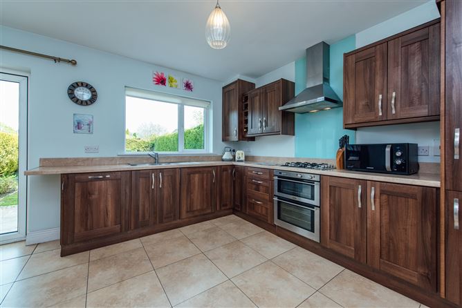 https://photos-a.propertyimages.ie/media/6/3/3/4935336/9cd4dd47-2810-4345-beac-4263e8ce3e08_l.jpg