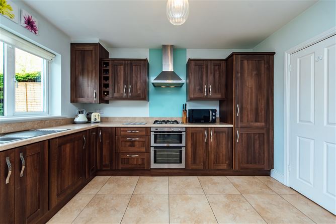 https://photos-a.propertyimages.ie/media/6/3/3/4935336/9cd4dd47-2810-4345-beac-4263e8ce3e08_l.jpg