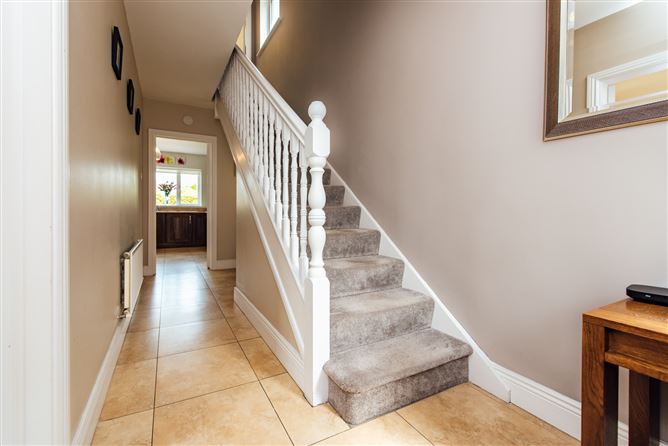 https://photos-a.propertyimages.ie/media/6/3/3/4935336/9cd4dd47-2810-4345-beac-4263e8ce3e08_l.jpg